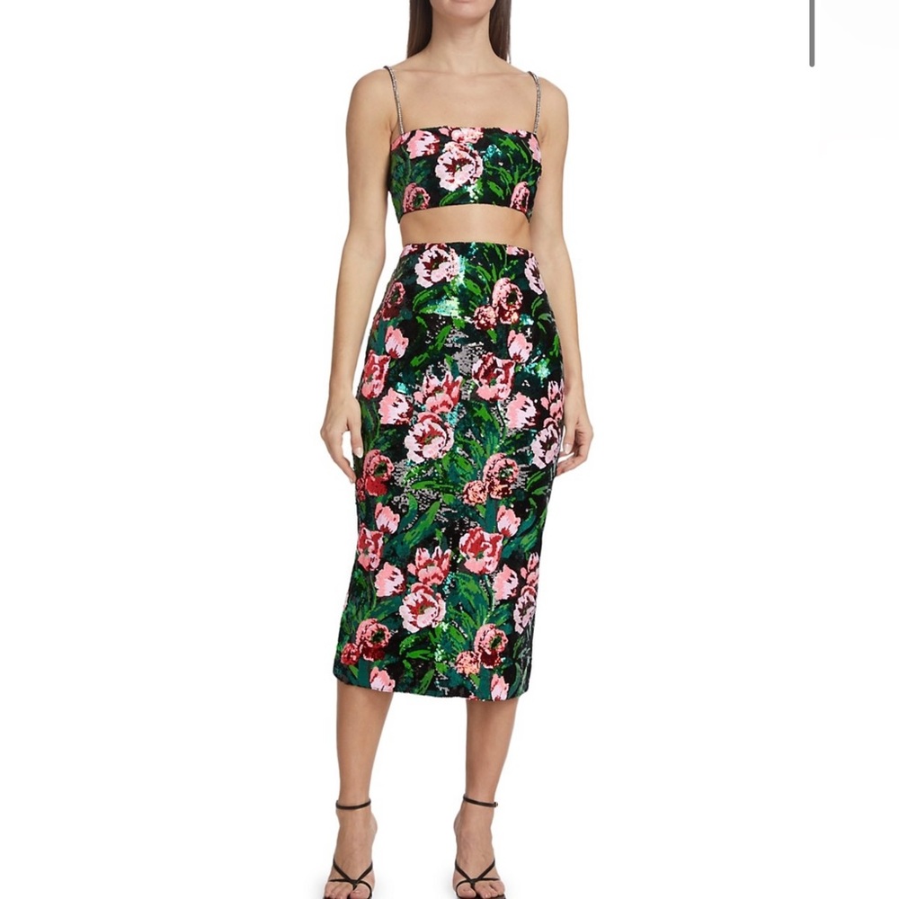No pise la grama cropped sequin tank and sequin mid skirt set.